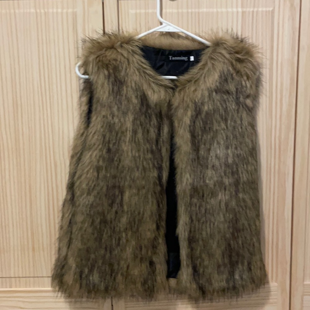 Fun faux furry Tanming vest